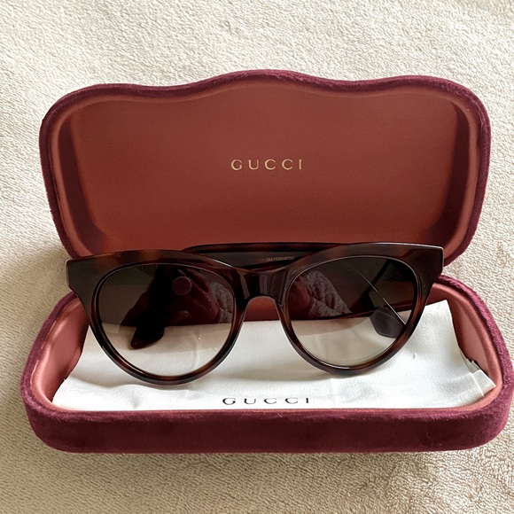 Gucci Accessories - Gucci women’s sunglasses